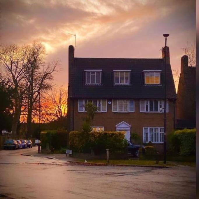 Great 5-bedroom House In Thornton Road Sleeps 14+ Casa vacanze *