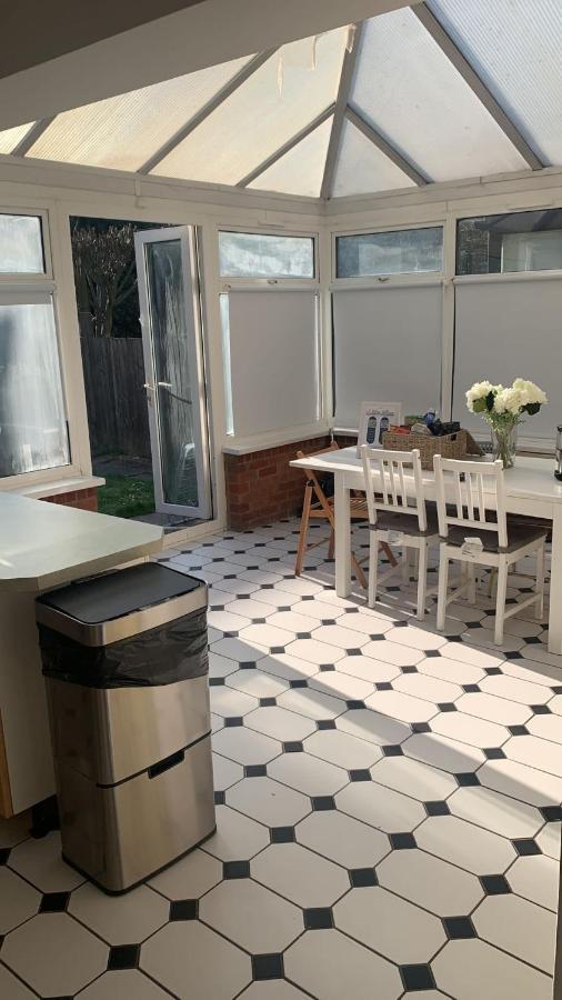 Great 5-bedroom House In Thornton Road Sleeps 14+ * Londra