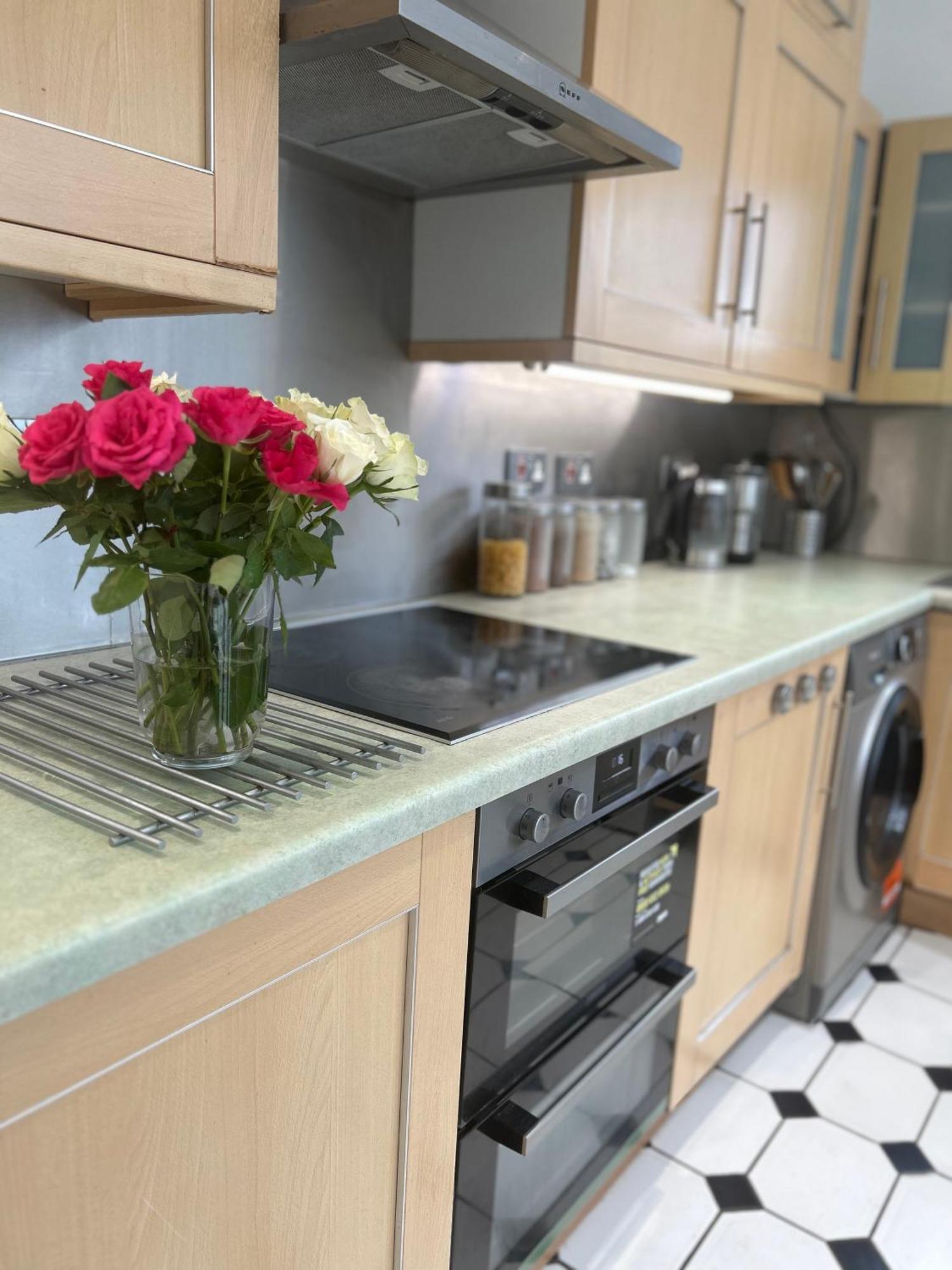 Great 5-bedroom House In Thornton Road Sleeps 14+ Londra