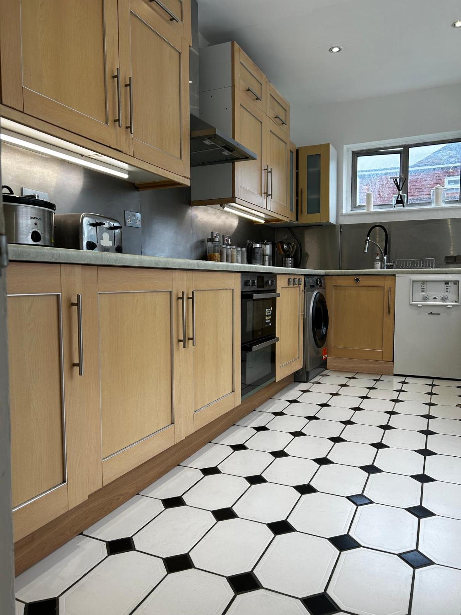 Great 5-bedroom House In Thornton Road Sleeps 14+ * Londra